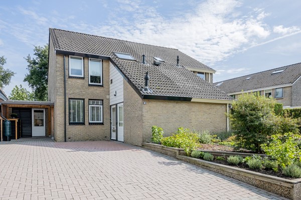 De Kamperfoelie 10, Vroomshoop